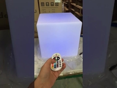 Des tabourets cube lumineux à LED de 40 cm rechargeables sans fil multicolore pour les événements