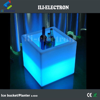 Bouteille de glace LED en PE carré en plastique éclairé / pot de fleurs LED / planteur de fleurs
