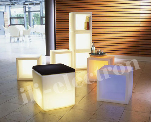 Bouteille de glace LED en PE carré en plastique éclairé / pot de fleurs LED / planteur de fleurs