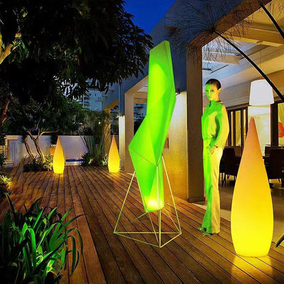 Lampe de sol à LED nordique moderne pour le salon