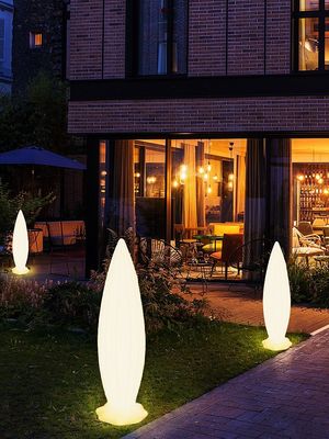 lampe de sol à LED en plastique sans fil pour une utilisation en intérieur
