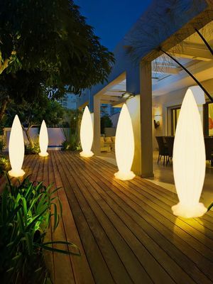 lampe de sol à LED en plastique sans fil pour une utilisation en intérieur