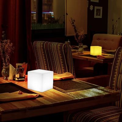 Couleur RGB changeante extérieure LED Cube Light Charge USB contrôlée par télécommande