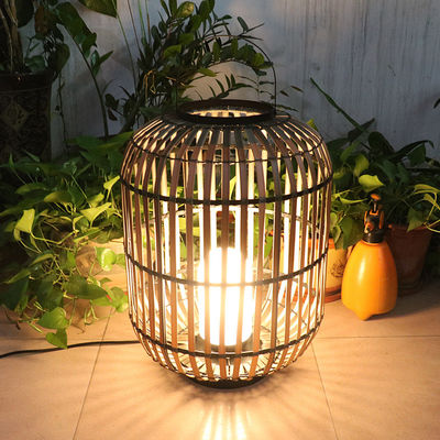 Lanterne extérieure en rotin décoratif, lampe en rotin tissée 3500K Pour l' atmosphère