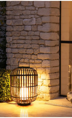 Lanterne extérieure en rotin décoratif, lampe en rotin tissée 3500K Pour l' atmosphère