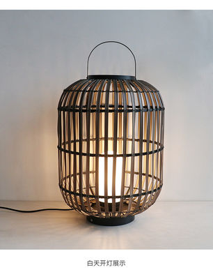 Lanterne extérieure en rotin décoratif, lampe en rotin tissée 3500K Pour l' atmosphère