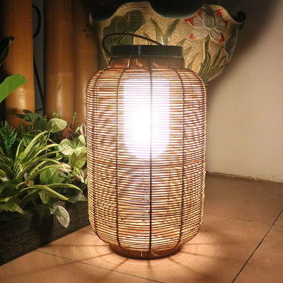 Lampes solaires en rotin tissé décoratives, lampe en rotin extérieure pour l' atmosphère de la villa