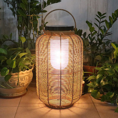 Lampes solaires en rotin tissé décoratives, lampe en rotin extérieure pour l' atmosphère de la villa