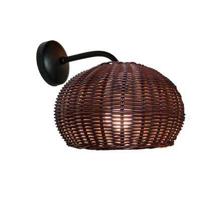 Les lampes de mur en rotin tricotées à la main sont étanches à l'eau, de forme ronde, pour l'extérieur.