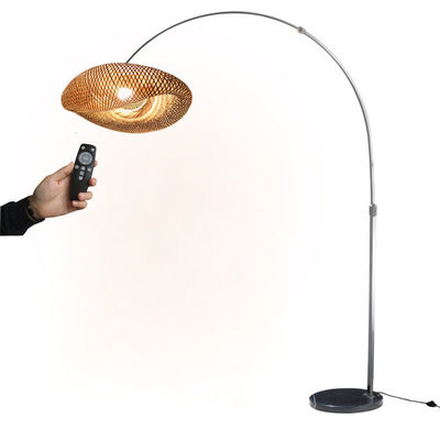 Contrôle de commutateur à lampe à l'ombre de bambou à rotin à LED