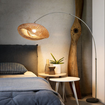 Contrôle de commutateur à lampe à l'ombre de bambou à rotin à LED