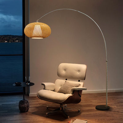 Contrôle de commutateur à lampe à l'ombre de bambou à rotin à LED