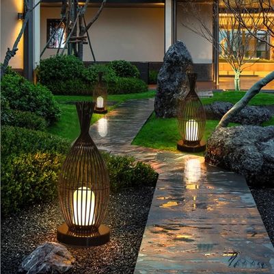 Lampe de sol en rotin résistant à l'eau pour balcon extérieur de villa