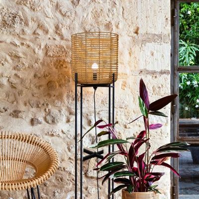 Lampes de sol en rotin à 4 pattes pour l'atmosphère du salon