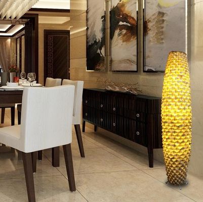 Lampe de sol en rotin en bambou tissée 3500K pour le salon résidentiel