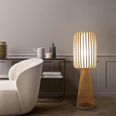 Lampe de sol en rotin tissé en bambou pour salon de maison de thé résidentiel