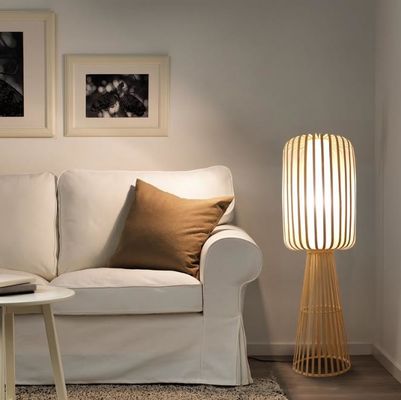 Lampe de sol en rotin tissé en bambou pour salon de maison de thé résidentiel