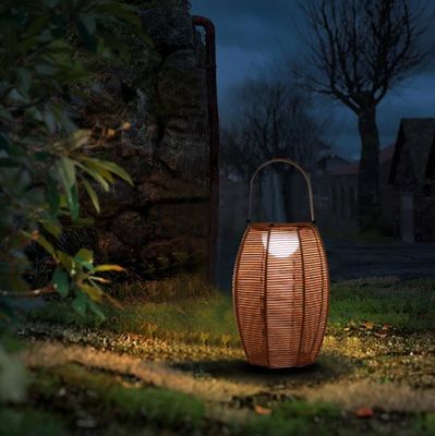 Lampe de sol à l'ombre en rotin extérieur alimentée par l'énergie solaire IP65 étanche