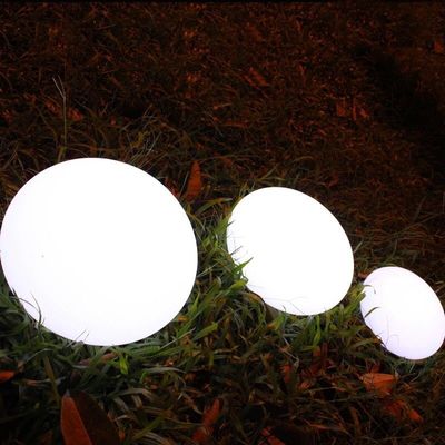 10&quot; 20&quot; 30&quot; LED Sphère Glowing Contrôle à distance solaire pour le jardin du club