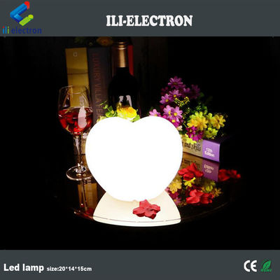 Lampe LED en plastique en forme de pêche à télécommande avec batterie au lithium rechargeable