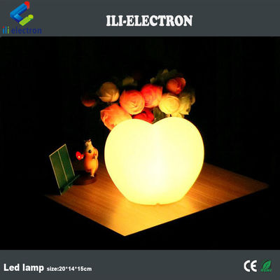 Lampe LED en plastique en forme de pêche à télécommande avec batterie au lithium rechargeable