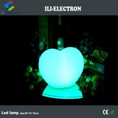 Lampe LED en plastique en forme de pêche à télécommande avec batterie au lithium rechargeable