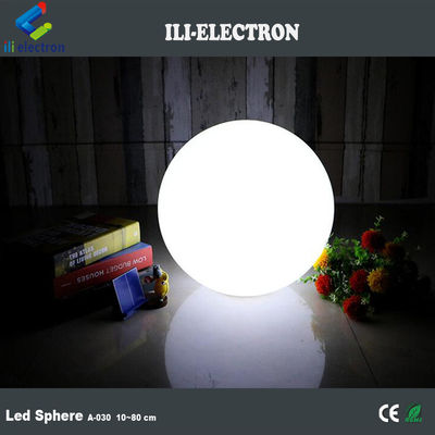 Boules lumineuses en plastique illuminées