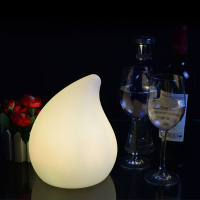 Une lampe de table en plastique en forme de pêche