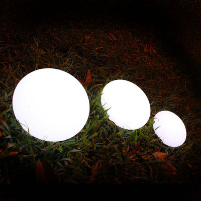 Boules lumineuses à LED à batterie rechargeable à commande à distance en plastique 100% PE