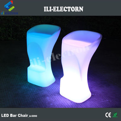 Des chaises de bar à lumière LED de design moderne coloré RGB