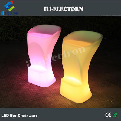 Des chaises de bar à lumière LED de design moderne coloré RGB