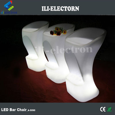Des chaises de bar à lumière LED de design moderne coloré RGB