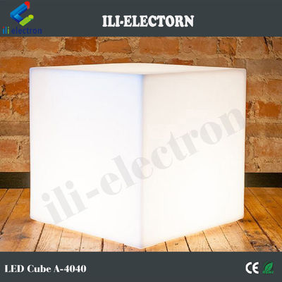 Cube de lumière LED solide / Tabouret de cube lumineux Table de côté / Pièce d'accent lumineux éclairé
