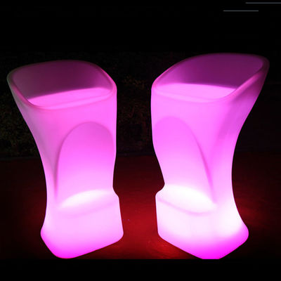 Des chaises de bar à LED modernes colorées en RGB
