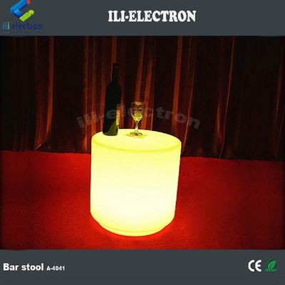 Des tabourets de bar en plastique PE modernes utilisés dans le commerce