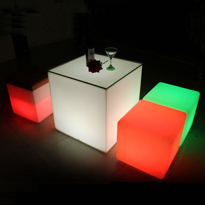 Matériau PE éclairant le siège cube, éclairé le siège cube extérieur LED