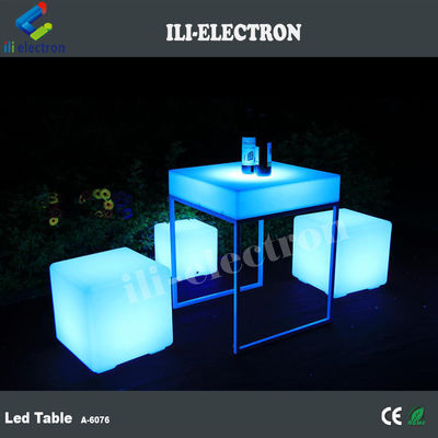 Moderne de couleur RGB design éclairé table LED pour le club de nuit