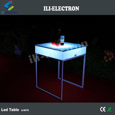 Moderne de couleur RGB design éclairé table LED pour le club de nuit