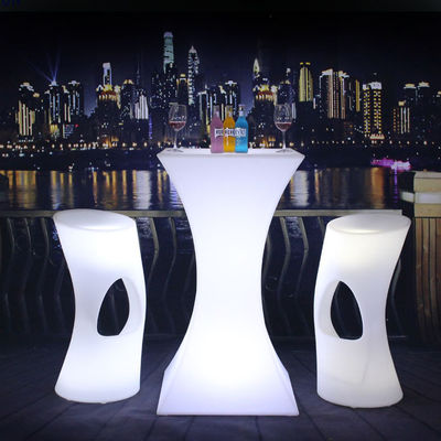 Moderne de conception carré ensemble de bar cocktail haut blanc PE en plastique led table de bar lumineux
