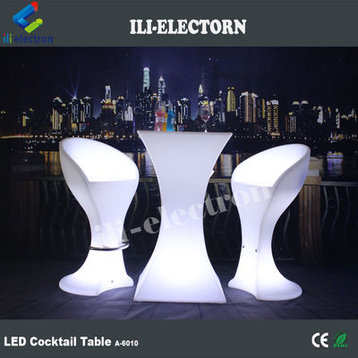 Moderne de conception carré ensemble de bar cocktail haut blanc PE en plastique led table de bar lumineux