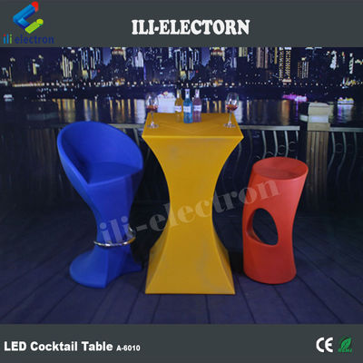 Moderne de conception carré ensemble de bar cocktail haut blanc PE en plastique led table de bar lumineux