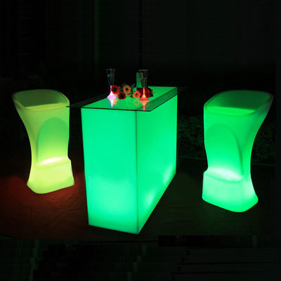 Des tables de cocktail éclairées, des tables allumées à LED pour le salon des boîtes de nuit.