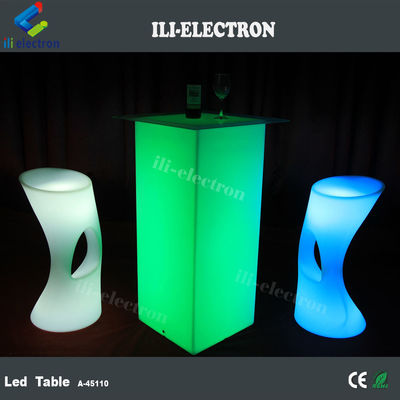 Table à cocktail extérieure à LED haute cuboide PE en plastique avec télécommande