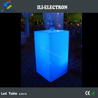Table à cocktail extérieure à LED haute cuboide PE en plastique avec télécommande