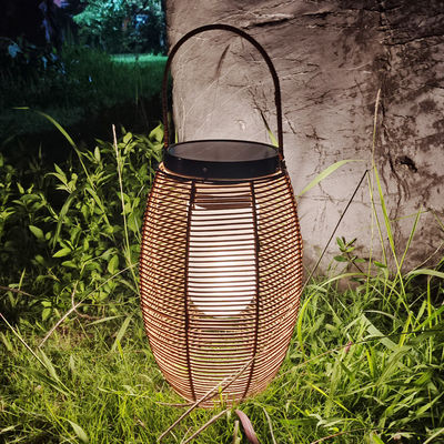 Lumières solaires tissées en rotin à l' extérieur Lanterne imperméable pour le jardin paysage