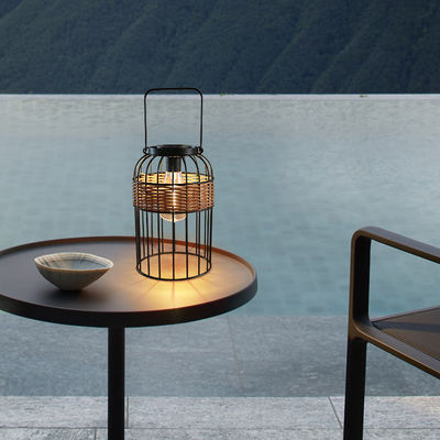 Petites lampes solaires portatives en rotin tissé pour les balcons