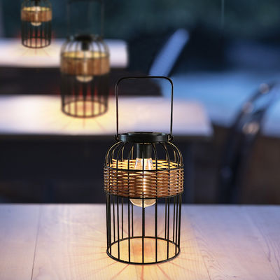 Petites lampes solaires portatives en rotin tissé pour les balcons