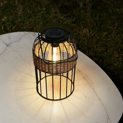 Petites lampes solaires portatives en rotin tissé pour les balcons