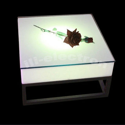 Table de cocktail extérieure à LED étanche à l'eau en forme carrée rechargeable