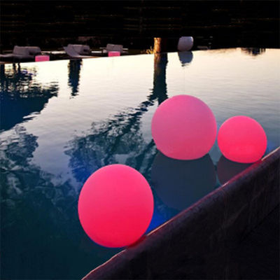 Des lampes à billes flottantes en PE en plastique, à télécommande, lampe à billes LED pour la décoration